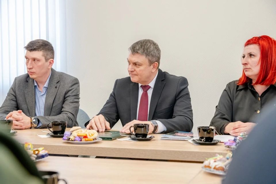Леонид Пасечник: «Встретился с представительницами регионального штаба Комитета семей воинов Отечества» Леонид Пасечник: «Встретился с представительницами регионального штаба Комитета семей воинов Отечества»
