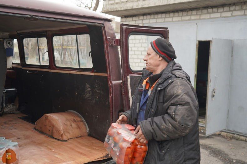 Началась выдача гуманитарной помощи из Красноярского края Началась выдача гуманитарной помощи из Красноярского края