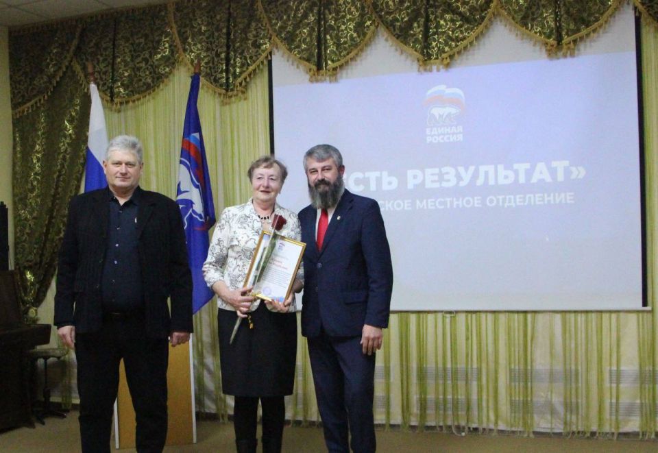 Олег Савченко: После обсуждения итогов Регионального отчетного форума, в преддверии Международного женского дня, вручил активисткам партии "Единая Россия" благодарности за активное содействие в реализации Народной Программы... Олег Савченко: После обсуждения итогов Регионального отчетного форума, в преддверии Международного женского дня, вручил активисткам партии "Единая Россия" благодарности за активное содействие в реализации Народной Программы...