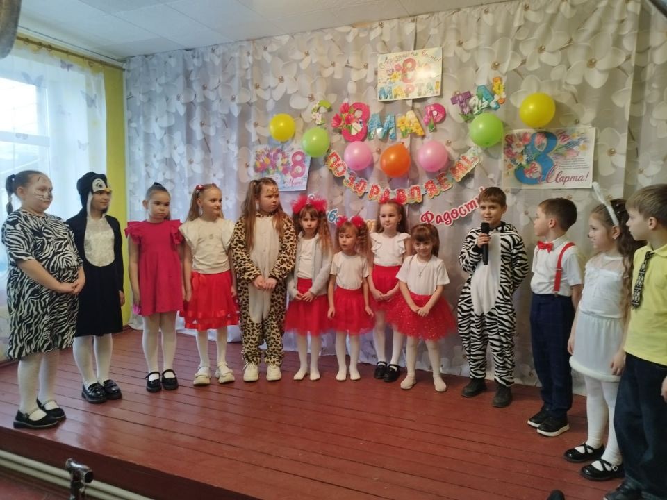 В поселке Краснодон с особой теплотой отметили Международный женский день В поселке Краснодон с особой теплотой отметили Международный женский день