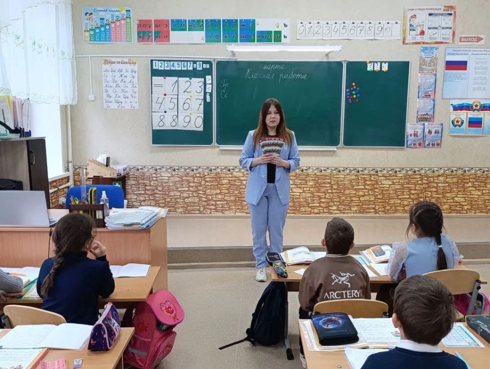 4 марта для обучающихся начальной школы Брянковской гимназии заместителем директора, ответственным за антитеррористическую безопасность Дарьей Бровкиной совместно с советником директора Оксаной Черкашенко проведена... 4 марта для обучающихся начальной школы Брянковской гимназии заместителем директора, ответственным за антитеррористическую безопасность Дарьей Бровкиной совместно с советником директора Оксаной Черкашенко проведена...