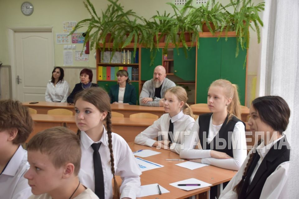 В Ровеньках для школьников прошел «Цифровой ликбез» В Ровеньках для школьников прошел «Цифровой ликбез»