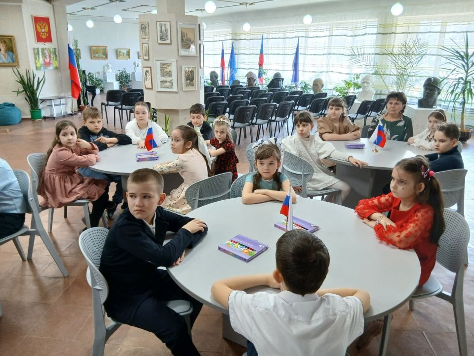 8В преддверии самого доброго и нежного весеннего праздника - Международного женского дня 8 Марта в Кировском историко-художественном музее состоялась игровая программа «Всех важнее слово мама», на которую были приглашены... 8В преддверии самого доброго и нежного весеннего праздника - Международного женского дня 8 Марта в Кировском историко-художественном музее состоялась игровая программа «Всех важнее слово мама», на которую были приглашены...