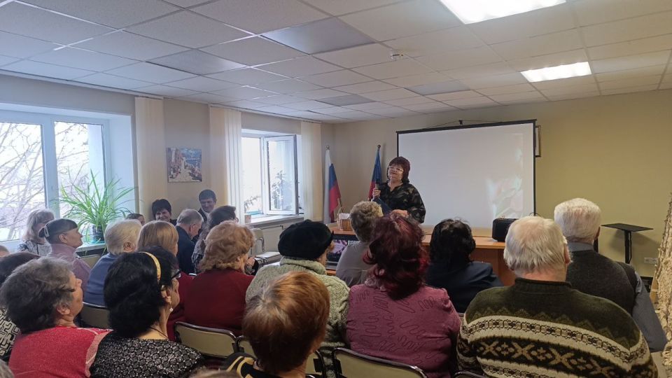 Накануне Международного Женского Дня в актовом зале Станично-Луганского Комплексного центра социального обслуживания населения царило радостное настроение Накануне Международного Женского Дня в актовом зале Станично-Луганского Комплексного центра социального обслуживания населения царило радостное настроение