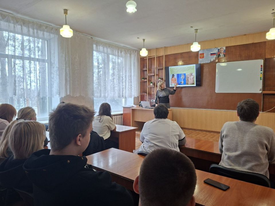 Подростковый врач Ровеньковской городской поликлиники рассказала подросткам об основных аспектах ЗОЖ Подростковый врач Ровеньковской городской поликлиники рассказала подросткам об основных аспектах ЗОЖ
