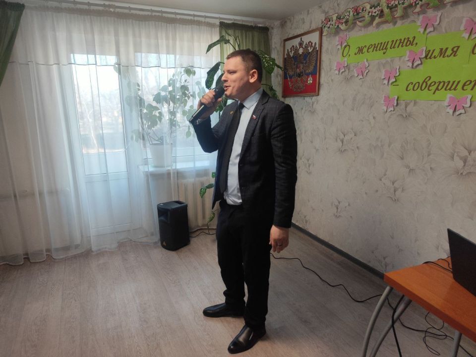 В этот день Кировский комплексный центр социального обслуживания населения наполнился радостью и весельем В этот день Кировский комплексный центр социального обслуживания населения наполнился радостью и весельем