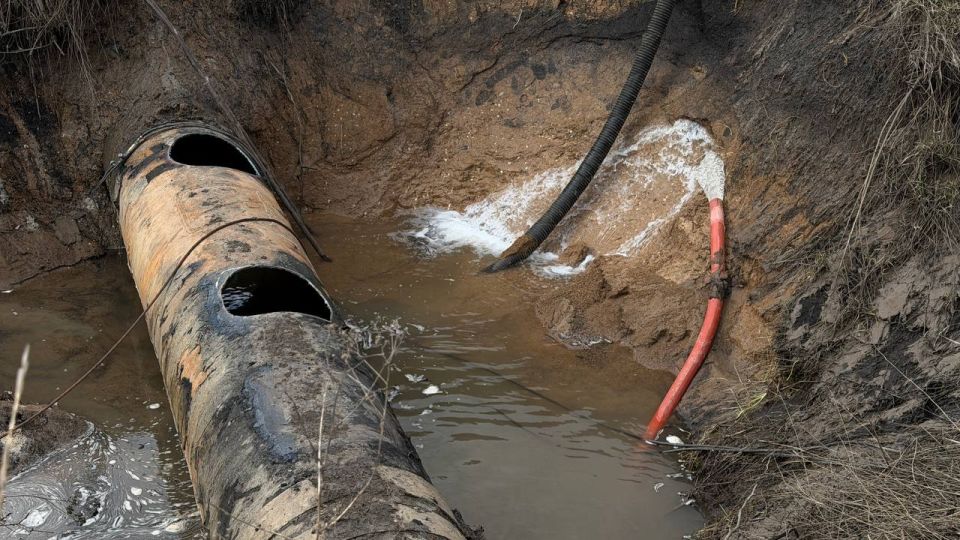 «Лугансквода» устраняет порыв на магистральном водоводе в Славяносербском районе «Лугансквода» устраняет порыв на магистральном водоводе в Славяносербском районе