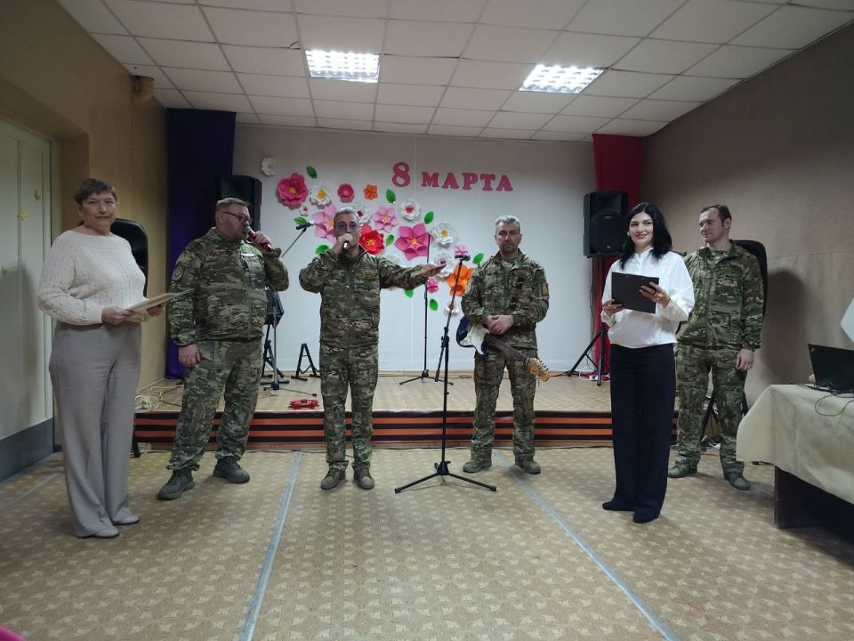 Праздничный концерт в Краснодонском комплексном центре Праздничный концерт в Краснодонском комплексном центре