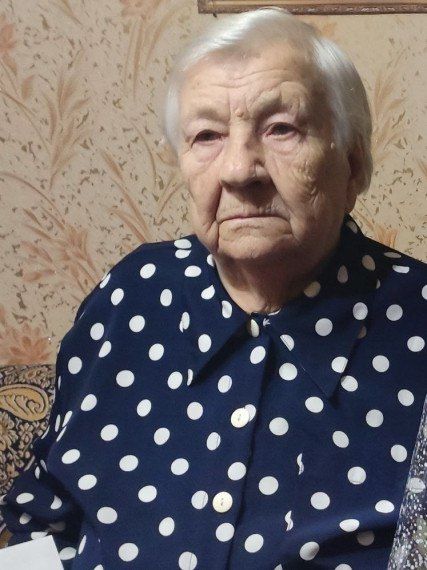 В Алчевске поздравили ветерана труда Таисию Ильиничну Кусенкову В Алчевске поздравили ветерана труда Таисию Ильиничну Кусенкову