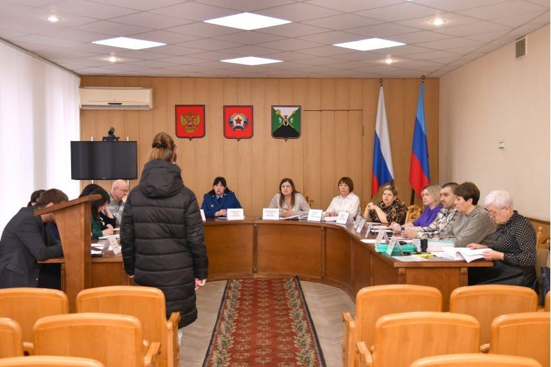 Проведено заседание Комиссии по делам несовершеннолетних и защите их прав Проведено заседание Комиссии по делам несовершеннолетних и защите их прав