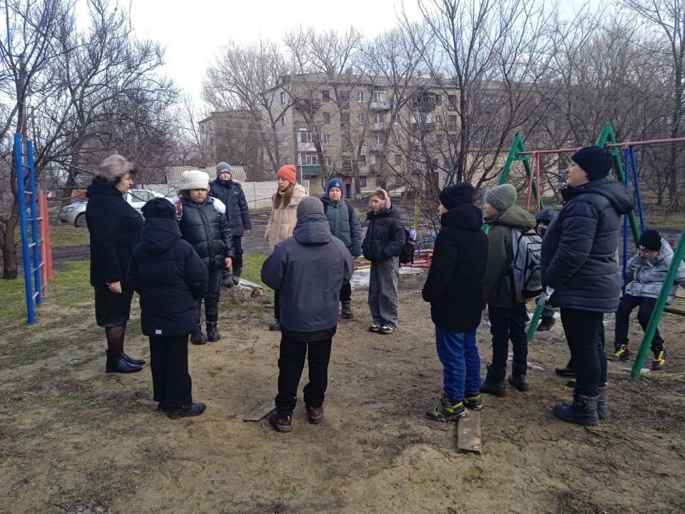 В поселке Северный прошло собрание жителей, посвященное обсуждению инициативного проекта «Детские улыбки — будущее наших поселков», подготовленного Автономной некоммерческой организацией содействия социальному и культурному... В поселке Северный прошло собрание жителей, посвященное обсуждению инициативного проекта «Детские улыбки — будущее наших поселков», подготовленного Автономной некоммерческой организацией содействия социальному и культурному...