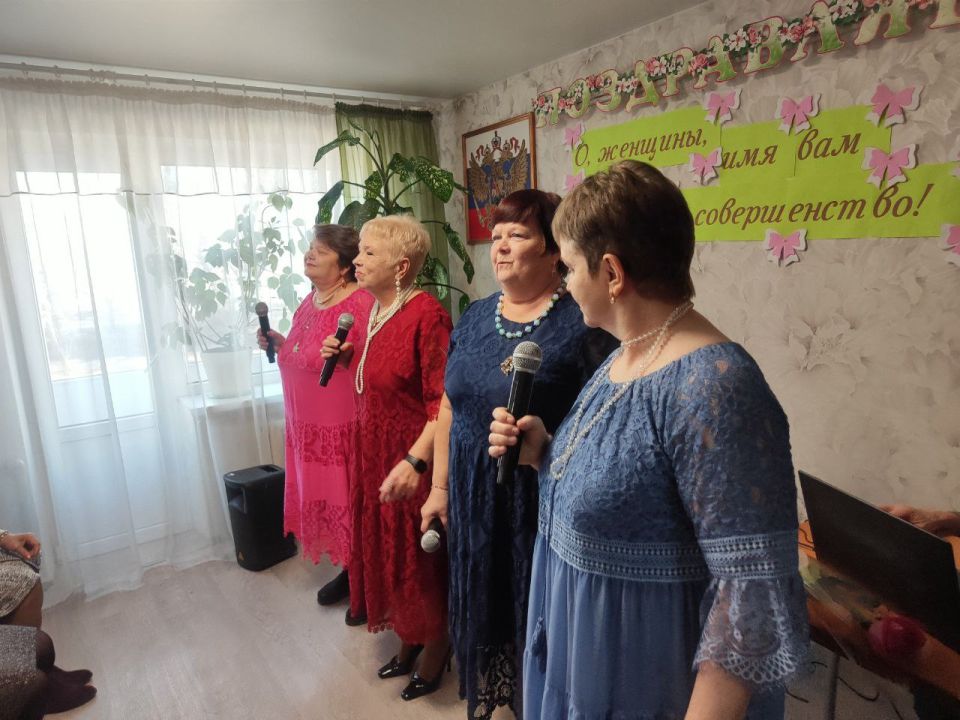 В этот день Кировский комплексный центр социального обслуживания населения наполнился радостью и весельем В этот день Кировский комплексный центр социального обслуживания населения наполнился радостью и весельем