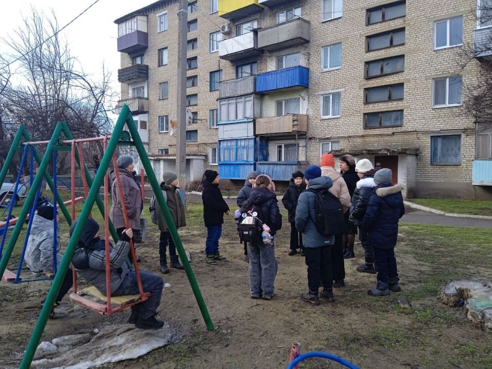 В поселке Северный прошло собрание жителей, посвященное обсуждению инициативного проекта «Детские улыбки — будущее наших поселков», подготовленного Автономной некоммерческой организацией содействия социальному и культурному... В поселке Северный прошло собрание жителей, посвященное обсуждению инициативного проекта «Детские улыбки — будущее наших поселков», подготовленного Автономной некоммерческой организацией содействия социальному и культурному...