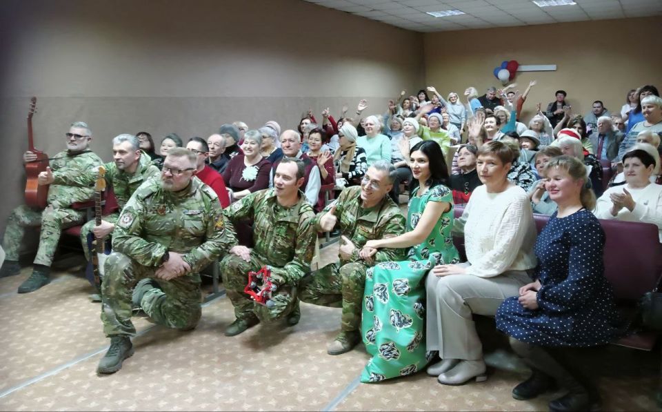 Праздничный концерт в Краснодонском комплексном центре Праздничный концерт в Краснодонском комплексном центре