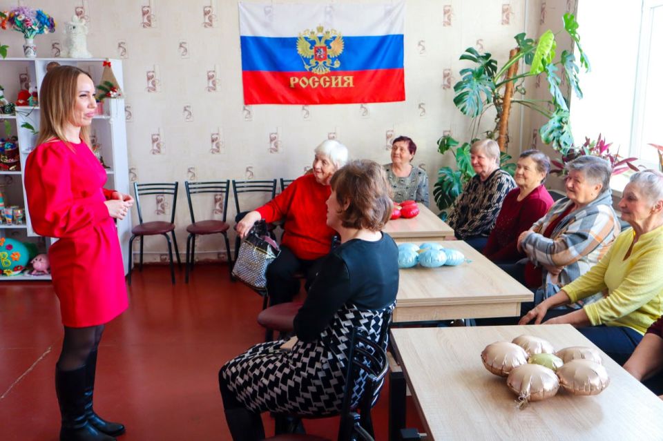 В преддверии международного женского дня 8 марта народный вокальный ансамбль "Козаченьки" Беловодского районного дома культуры выступил с праздничной концертной программой в Беловодском комплексном центре социального... В преддверии международного женского дня 8 марта народный вокальный ансамбль "Козаченьки" Беловодского районного дома культуры выступил с праздничной концертной программой в Беловодском комплексном центре социального...
