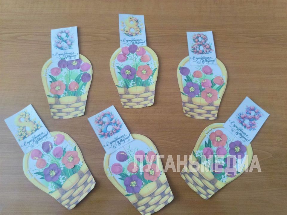 В Меловом единороссы поздравили волонтеров с наступающим 8 Марта В Меловом единороссы поздравили волонтеров с наступающим 8 Марта