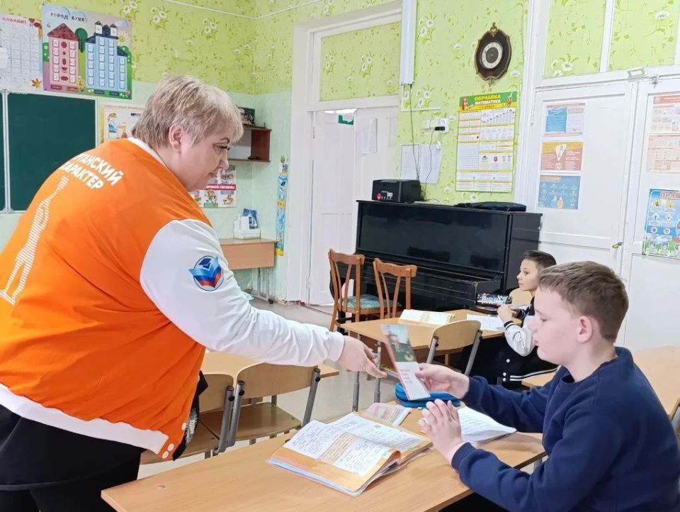 4 марта для обучающихся начальной школы Брянковской гимназии заместителем директора, ответственным за антитеррористическую безопасность Дарьей Бровкиной совместно с советником директора Оксаной Черкашенко проведена... 4 марта для обучающихся начальной школы Брянковской гимназии заместителем директора, ответственным за антитеррористическую безопасность Дарьей Бровкиной совместно с советником директора Оксаной Черкашенко проведена...