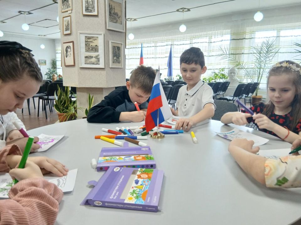8В преддверии самого доброго и нежного весеннего праздника - Международного женского дня 8 Марта в Кировском историко-художественном музее состоялась игровая программа «Всех важнее слово мама», на которую были приглашены... 8В преддверии самого доброго и нежного весеннего праздника - Международного женского дня 8 Марта в Кировском историко-художественном музее состоялась игровая программа «Всех важнее слово мама», на которую были приглашены...