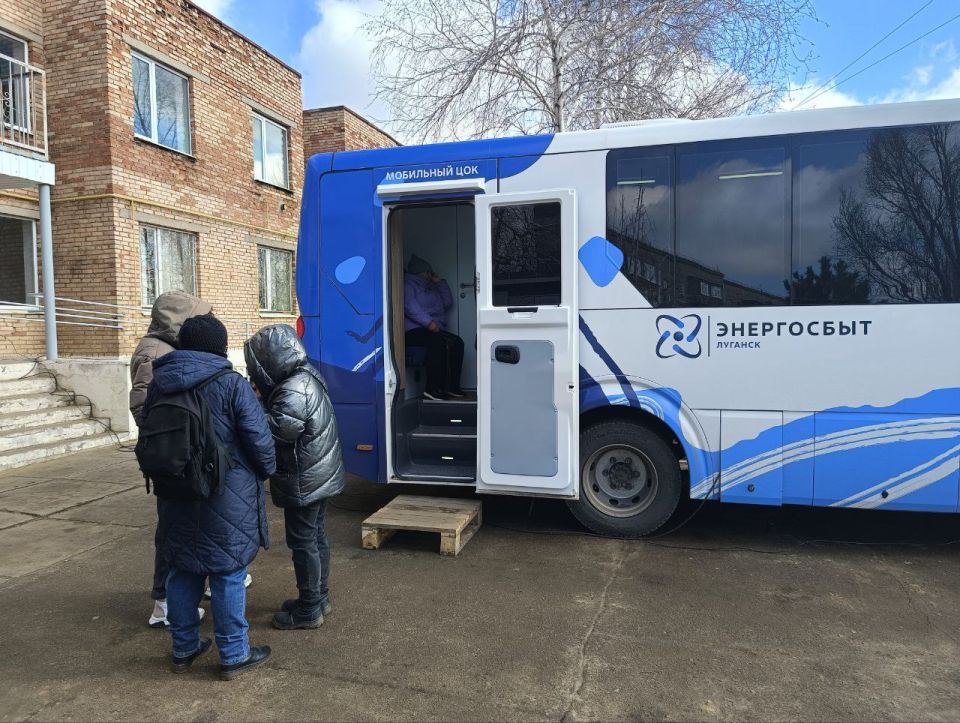 Пятого марта специалисты ОП «Энергосбыт Луганск» провели выездной прием граждан с использованием мобильного центра обслуживания клиентов (мобильный ЦОК) в городе Петровское и прилегающих населенных пунктов Пятого марта специалисты ОП «Энергосбыт Луганск» провели выездной прием граждан с использованием мобильного центра обслуживания клиентов (мобильный ЦОК) в городе Петровское и прилегающих населенных пунктов