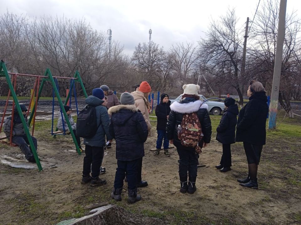 В поселке Северный прошло собрание жителей, посвященное обсуждению инициативного проекта «Детские улыбки — будущее наших поселков», подготовленного Автономной некоммерческой организацией содействия социальному и культурному... В поселке Северный прошло собрание жителей, посвященное обсуждению инициативного проекта «Детские улыбки — будущее наших поселков», подготовленного Автономной некоммерческой организацией содействия социальному и культурному...