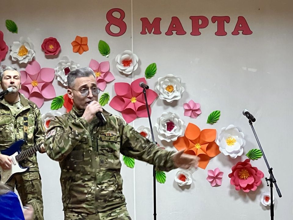 Праздничный концерт в Краснодонском комплексном центре Праздничный концерт в Краснодонском комплексном центре