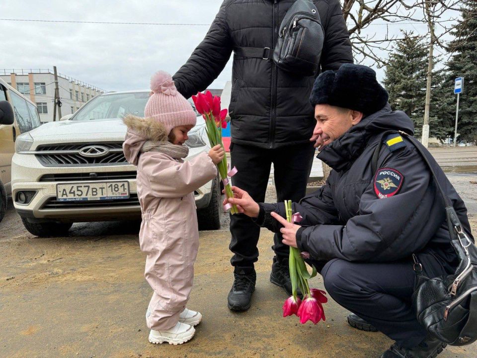 Весенний сюрприз от ОМВД России «Марковский» для женщин округа Весенний сюрприз от ОМВД России «Марковский» для женщин округа