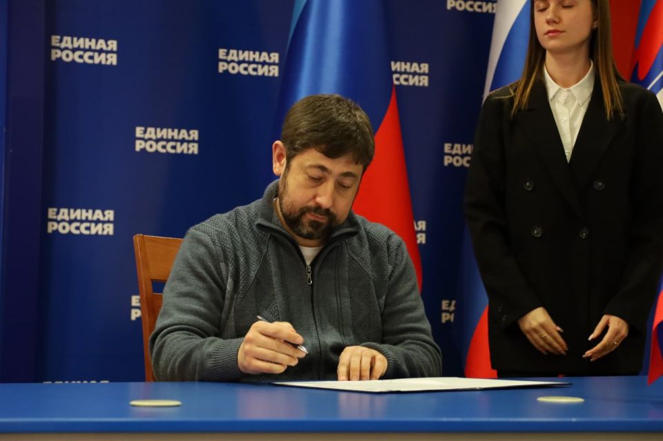 Луганское реготделение Единой России и Союз художников ЛНР подписали соглашение о сотрудничестве Луганское реготделение Единой России и Союз художников ЛНР подписали соглашение о сотрудничестве