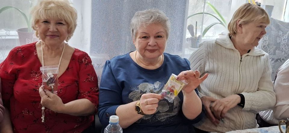 В Красном Луче для слушателей Университета третьего возраста состоялась праздничная концертная программа В Красном Луче для слушателей Университета третьего возраста состоялась праздничная концертная программа