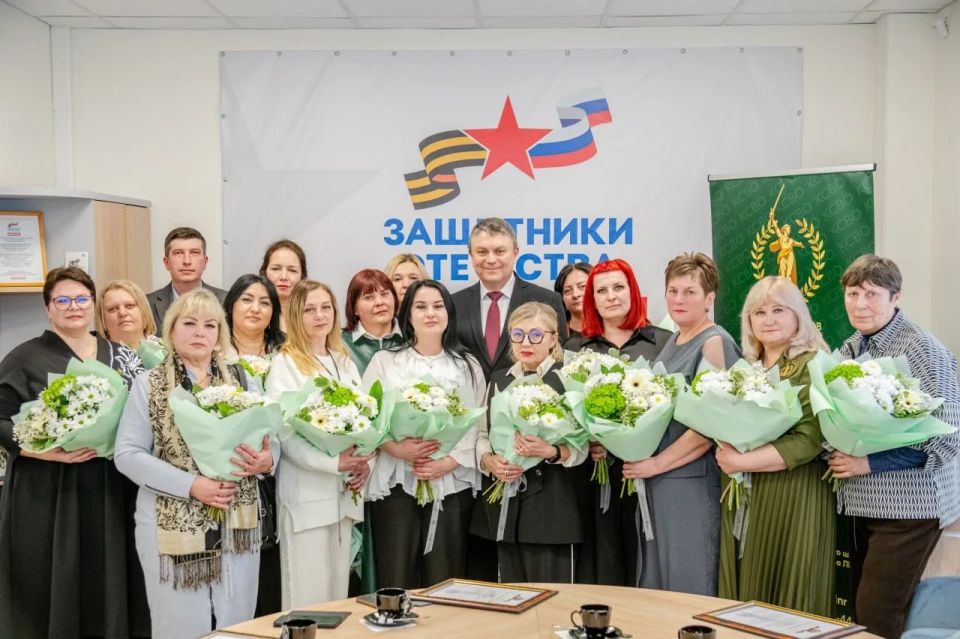 Леонид Пасечник: «Встретился с представительницами регионального штаба Комитета семей воинов Отечества» Леонид Пасечник: «Встретился с представительницами регионального штаба Комитета семей воинов Отечества»