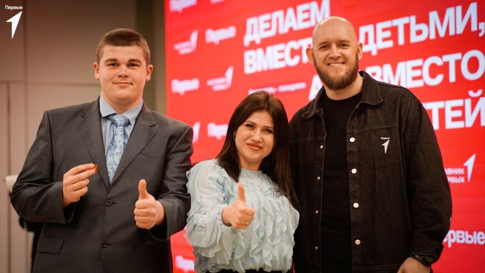 Ровеньковские советники директора приняли участие в церемонии посвящения в наставники Движения Первых Ровеньковские советники директора приняли участие в церемонии посвящения в наставники Движения Первых