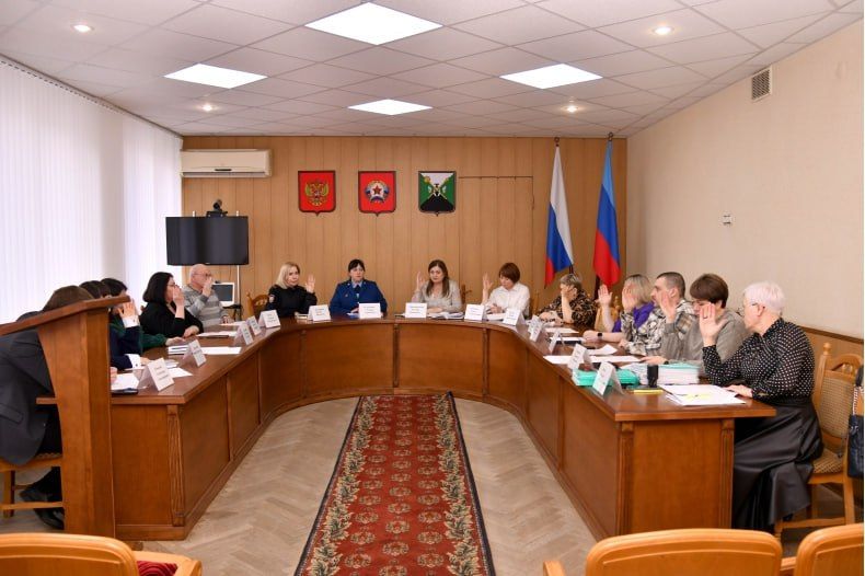 Проведено заседание Комиссии по делам несовершеннолетних и защите их прав Проведено заседание Комиссии по делам несовершеннолетних и защите их прав
