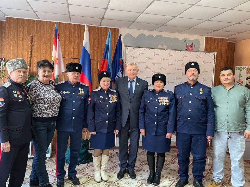 В городе Суходольске активисты Партии «Единая Россия» организовали патриотическое мероприятие «Русская весна — начало пути домой». В городе Суходольске активисты Партии «Единая Россия» организовали патриотическое мероприятие «Русская весна — начало пути домой».
