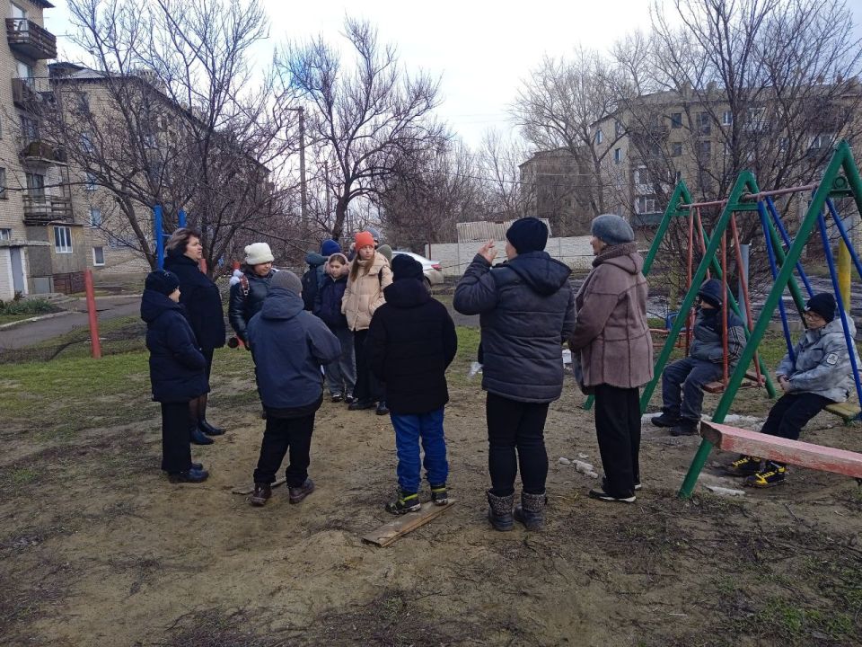 В поселке Северный прошло собрание жителей, посвященное обсуждению инициативного проекта «Детские улыбки — будущее наших поселков», подготовленного Автономной некоммерческой организацией содействия социальному и культурному... В поселке Северный прошло собрание жителей, посвященное обсуждению инициативного проекта «Детские улыбки — будущее наших поселков», подготовленного Автономной некоммерческой организацией содействия социальному и культурному...