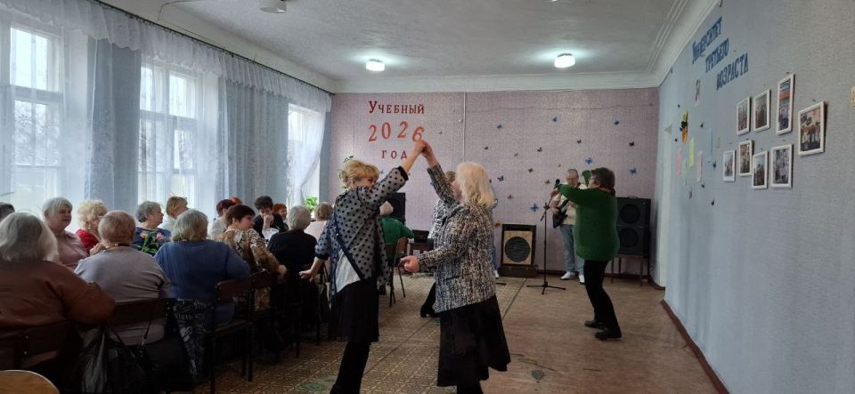 В Красном Луче для слушателей Университета третьего возраста состоялась праздничная концертная программа В Красном Луче для слушателей Университета третьего возраста состоялась праздничная концертная программа