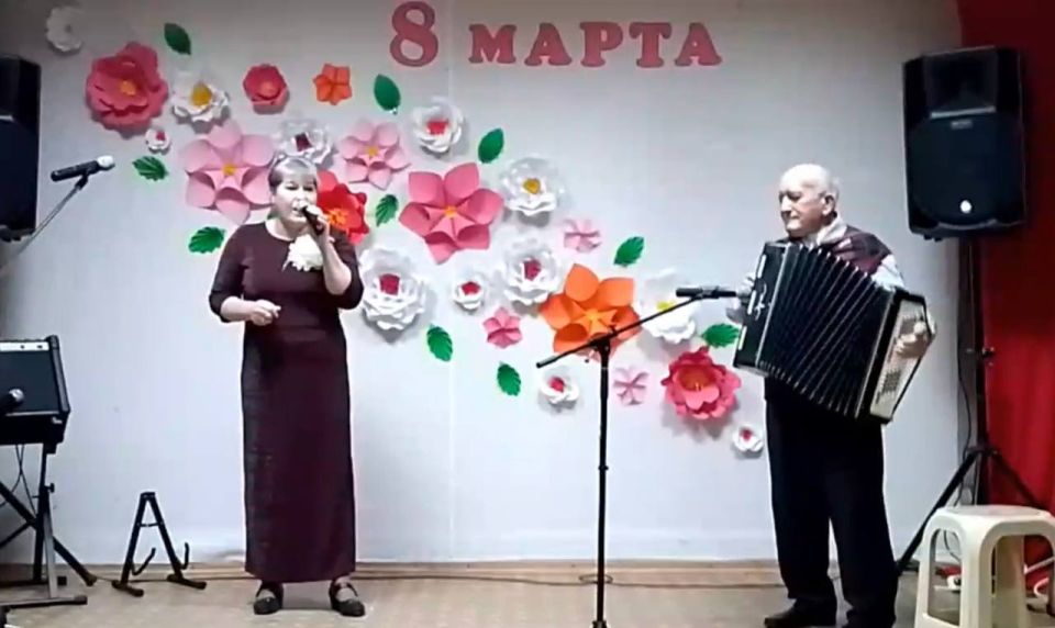 Праздничный концерт в Краснодонском комплексном центре Праздничный концерт в Краснодонском комплексном центре