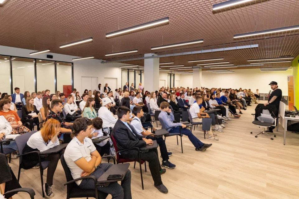 Новые центры, миллионные гранты и перспективы развития для молодежи ЛНР Новые центры, миллионные гранты и перспективы развития для молодежи ЛНР