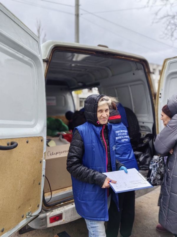 Добровольцы Русской Православной Церкви проявляют активное участие в оказании гуманитарной помощи для жителей пункта временного размещения, обеспечивая доставку продуктов питания и необходимых вещей первой важности Добровольцы Русской Православной Церкви проявляют активное участие в оказании гуманитарной помощи для жителей пункта временного размещения, обеспечивая доставку продуктов питания и необходимых вещей первой важности