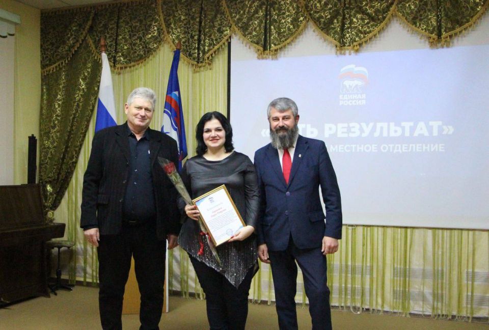 Олег Савченко: После обсуждения итогов Регионального отчетного форума, в преддверии Международного женского дня, вручил активисткам партии "Единая Россия" благодарности за активное содействие в реализации Народной Программы... Олег Савченко: После обсуждения итогов Регионального отчетного форума, в преддверии Международного женского дня, вручил активисткам партии "Единая Россия" благодарности за активное содействие в реализации Народной Программы...