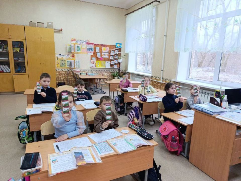 4 марта для обучающихся начальной школы Брянковской гимназии заместителем директора, ответственным за антитеррористическую безопасность Дарьей Бровкиной совместно с советником директора Оксаной Черкашенко проведена... 4 марта для обучающихся начальной школы Брянковской гимназии заместителем директора, ответственным за антитеррористическую безопасность Дарьей Бровкиной совместно с советником директора Оксаной Черкашенко проведена...