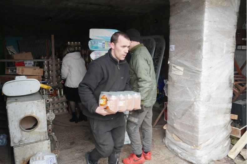 Началась выдача гуманитарной помощи из Красноярского края Началась выдача гуманитарной помощи из Красноярского края