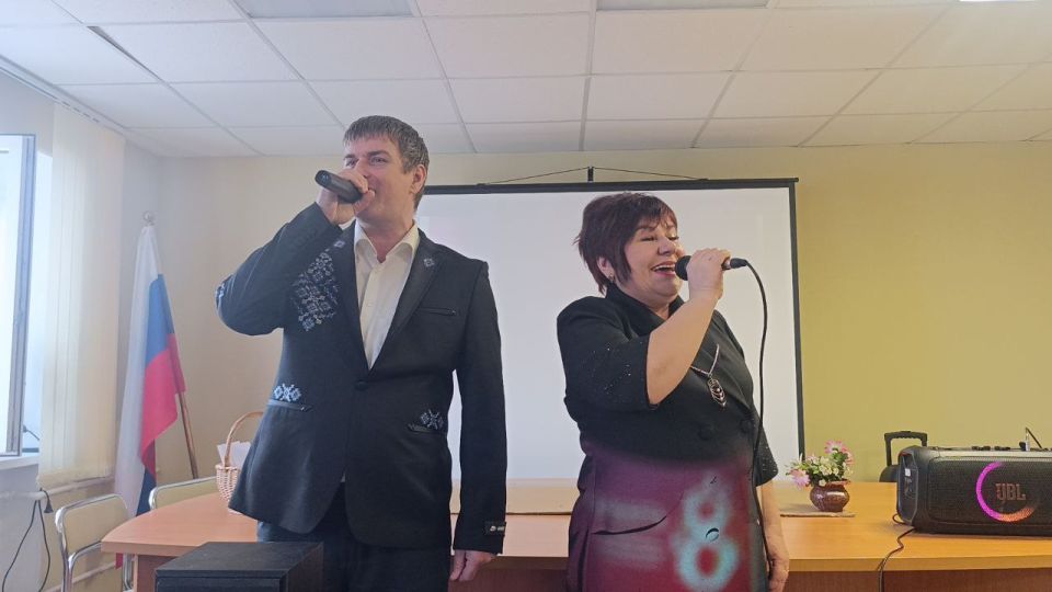 Накануне Международного Женского Дня в актовом зале Станично-Луганского Комплексного центра социального обслуживания населения царило радостное настроение Накануне Международного Женского Дня в актовом зале Станично-Луганского Комплексного центра социального обслуживания населения царило радостное настроение