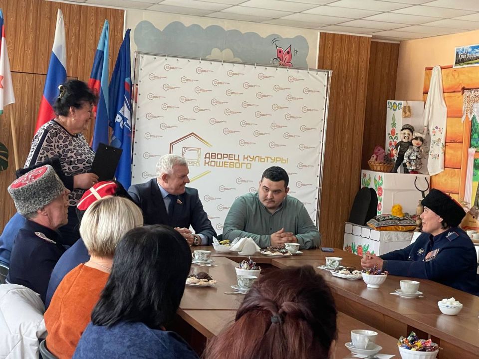 В городе Суходольске активисты Партии «Единая Россия» организовали патриотическое мероприятие «Русская весна — начало пути домой». В городе Суходольске активисты Партии «Единая Россия» организовали патриотическое мероприятие «Русская весна — начало пути домой».