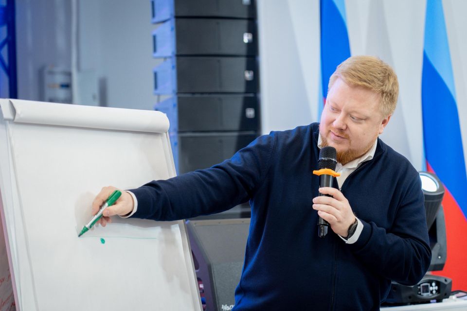 Михаил Голубович: Принял участие в стратегической сессии для нашей молодёжи Михаил Голубович: Принял участие в стратегической сессии для нашей молодёжи