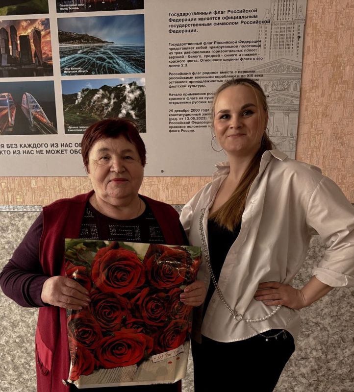 В Молодогвардейске представительницы Совета женщин поздравили с 8 марта тружениц города В Молодогвардейске представительницы Совета женщин поздравили с 8 марта тружениц города