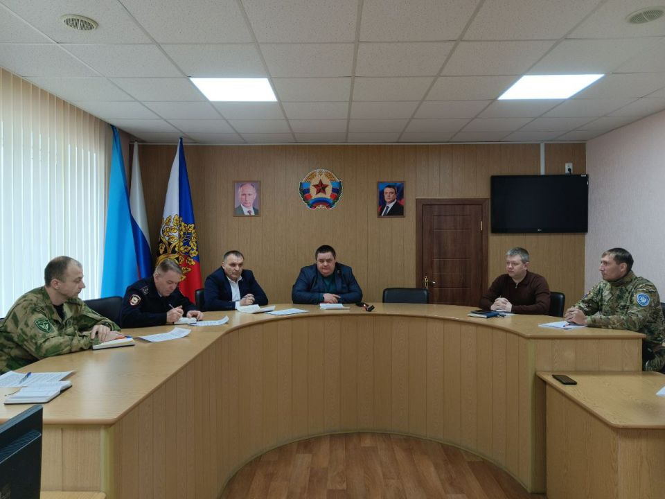 Сегодня Глава Администрации городского округа город Ровеньки Андрей Рубанцов провел очередное заседание антитеррористической комиссии муниципального образования Сегодня Глава Администрации городского округа город Ровеньки Андрей Рубанцов провел очередное заседание антитеррористической комиссии муниципального образования