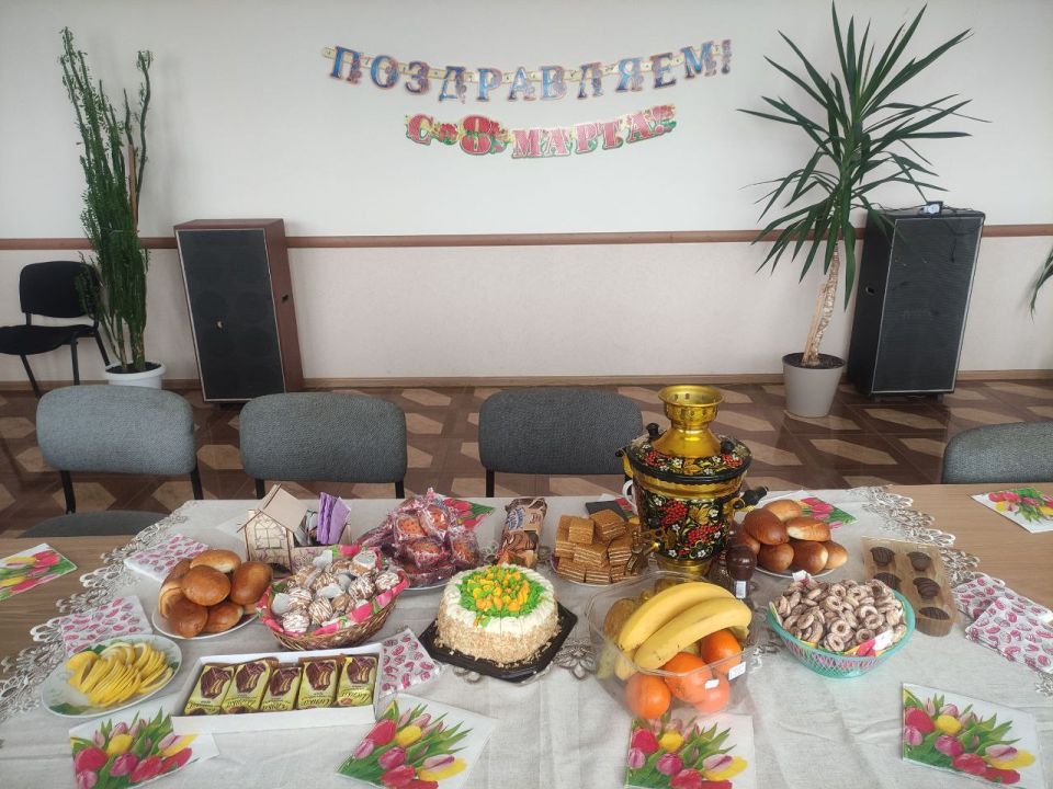 В Центре транспортного сервиса Луганск провели теплое и вкусное мероприятие, посвященное празднованию Международного женского дня 8 марта В Центре транспортного сервиса Луганск провели теплое и вкусное мероприятие, посвященное празднованию Международного женского дня 8 марта
