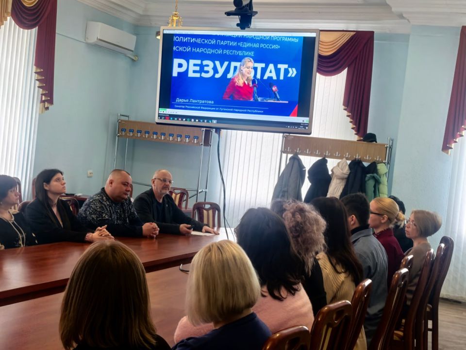 Сегодня в Краснодоне состоялась встреча с партийным активом Краснодонского местного отделения политической партии «Единая Россия» Сегодня в Краснодоне состоялась встреча с партийным активом Краснодонского местного отделения политической партии «Единая Россия»