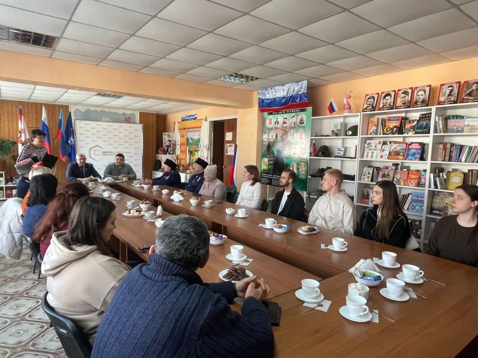 В городе Суходольске активисты Партии «Единая Россия» организовали патриотическое мероприятие «Русская весна — начало пути домой». В городе Суходольске активисты Партии «Единая Россия» организовали патриотическое мероприятие «Русская весна — начало пути домой».