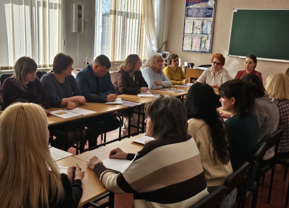 Константин Бутримов: Светлый путь, освещённый опытом: в Брянковском колледже ЛГПУ отметили День наставника в рамках проекта «Выбирай своё» Константин Бутримов: Светлый путь, освещённый опытом: в Брянковском колледже ЛГПУ отметили День наставника в рамках проекта «Выбирай своё»