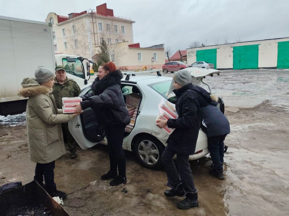 Сладкий подарок для воспитанников: активисты «Единой России» посетили Ирминскую школу-интернат Сладкий подарок для воспитанников: активисты «Единой России» посетили Ирминскую школу-интернат